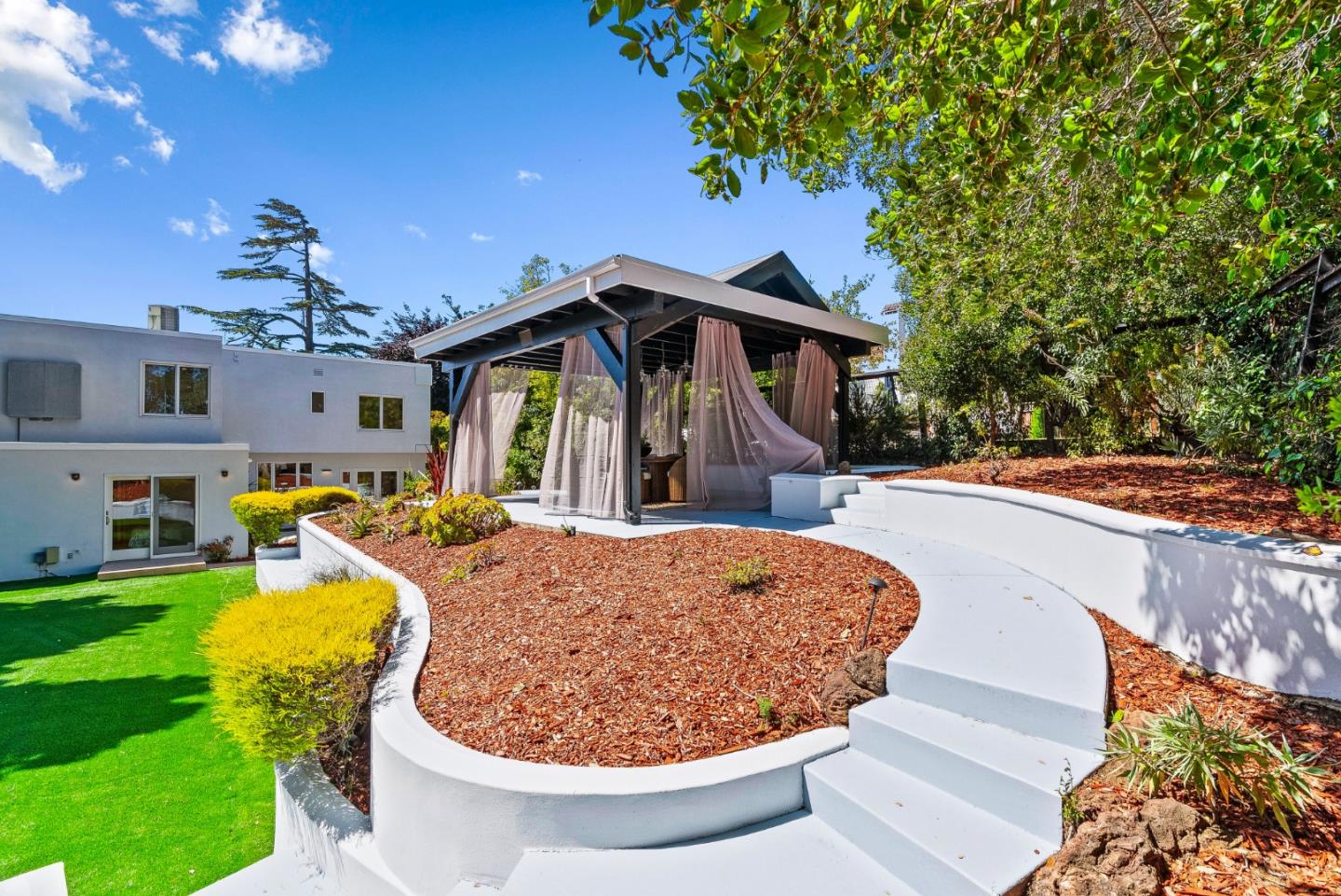 2912 Hillside Drive