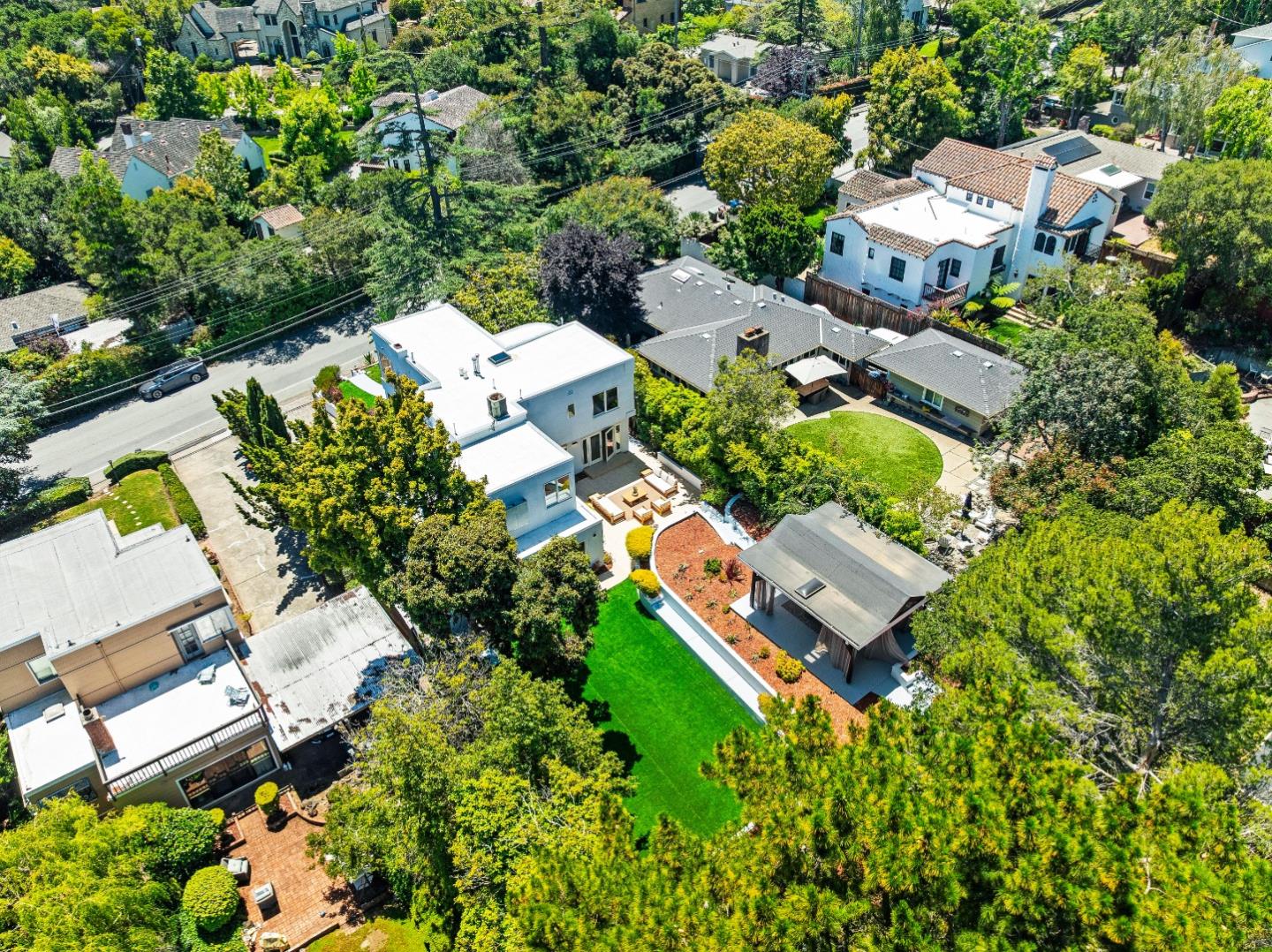 2912 Hillside Drive
