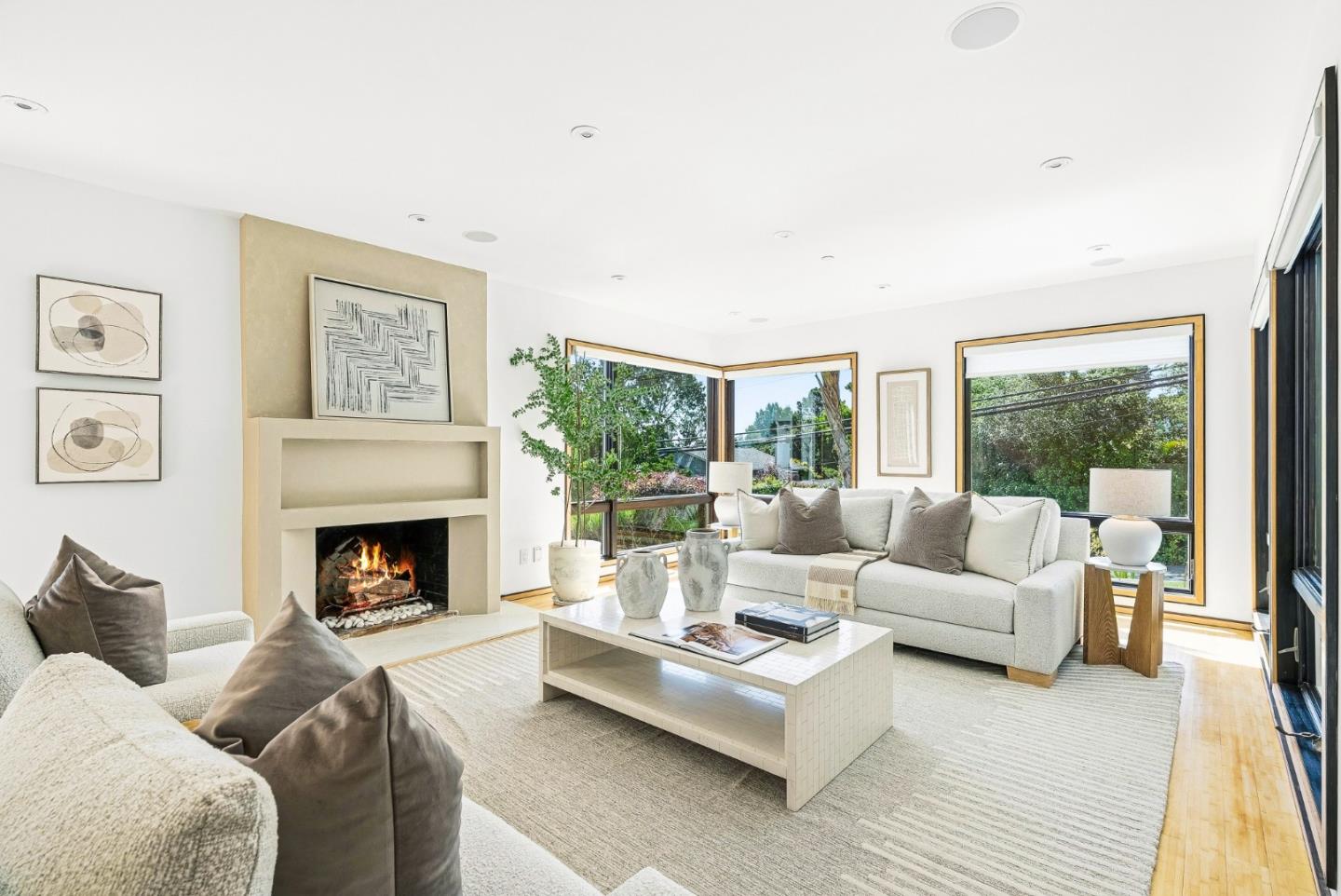 2912 Hillside Drive