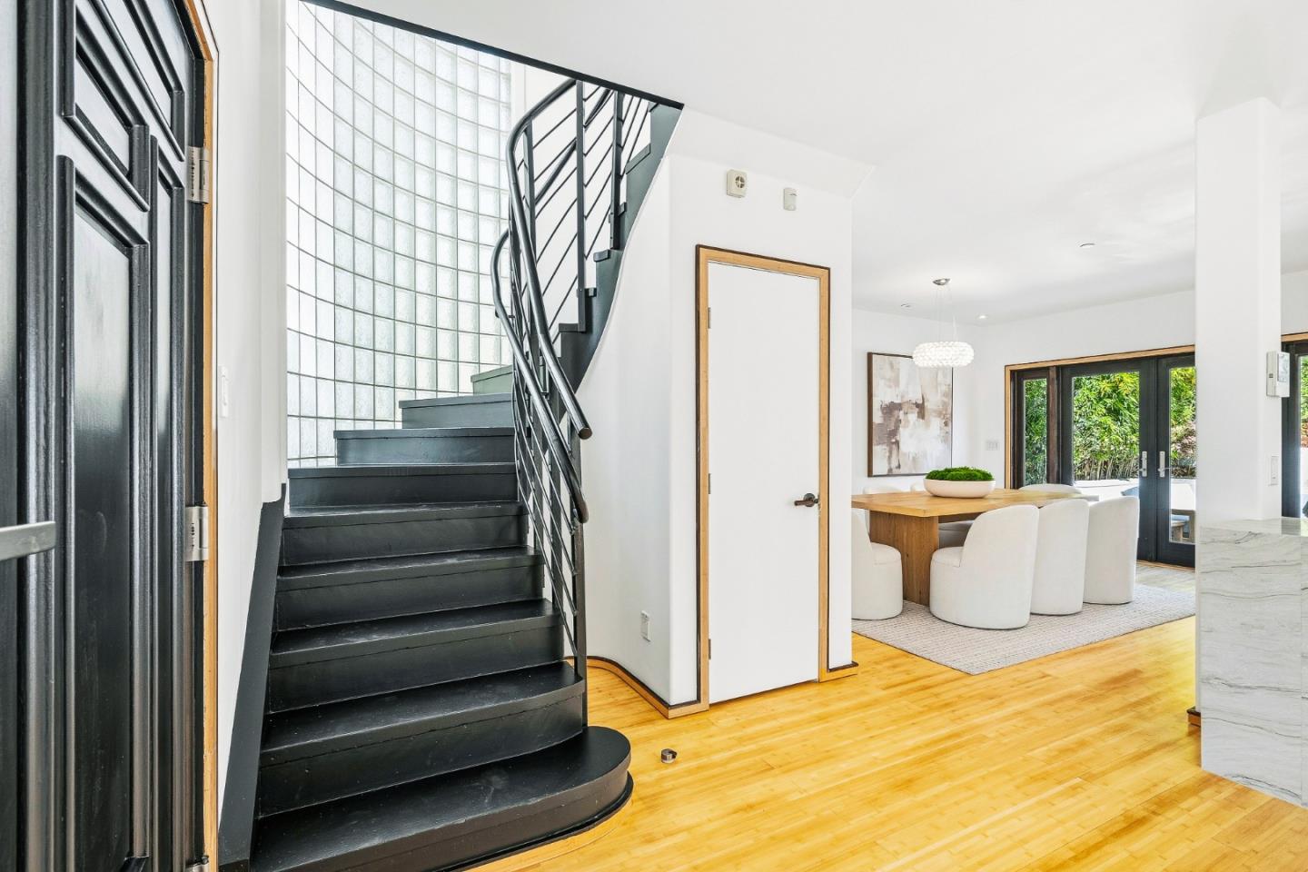 2912 Hillside Drive