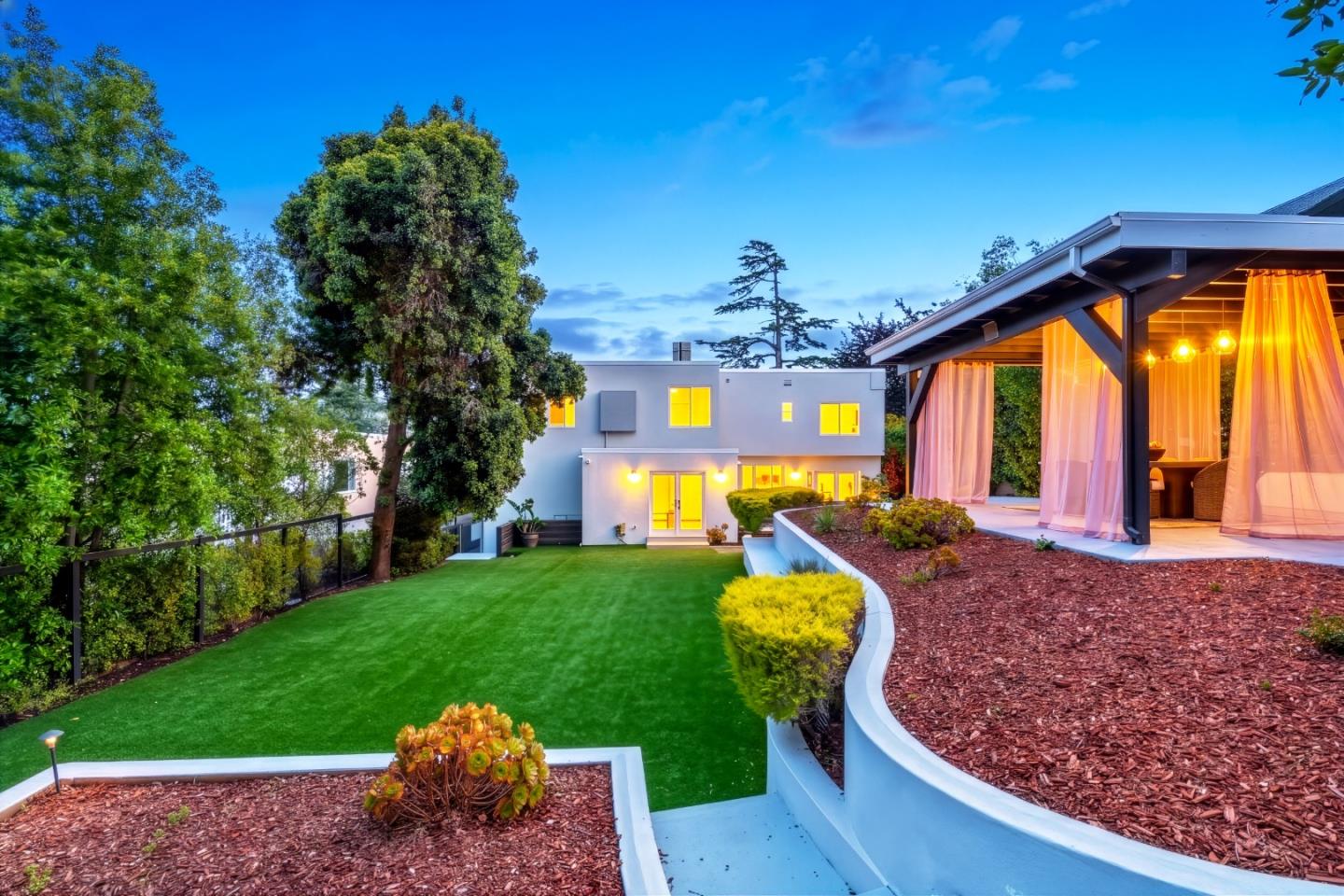 2912 Hillside Drive