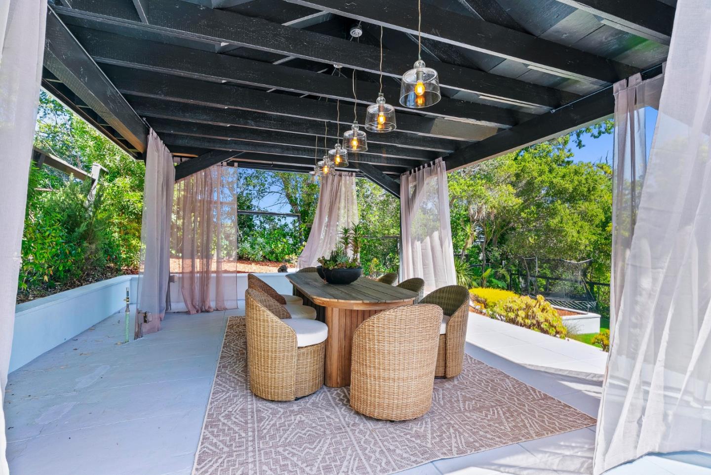 2912 Hillside Drive