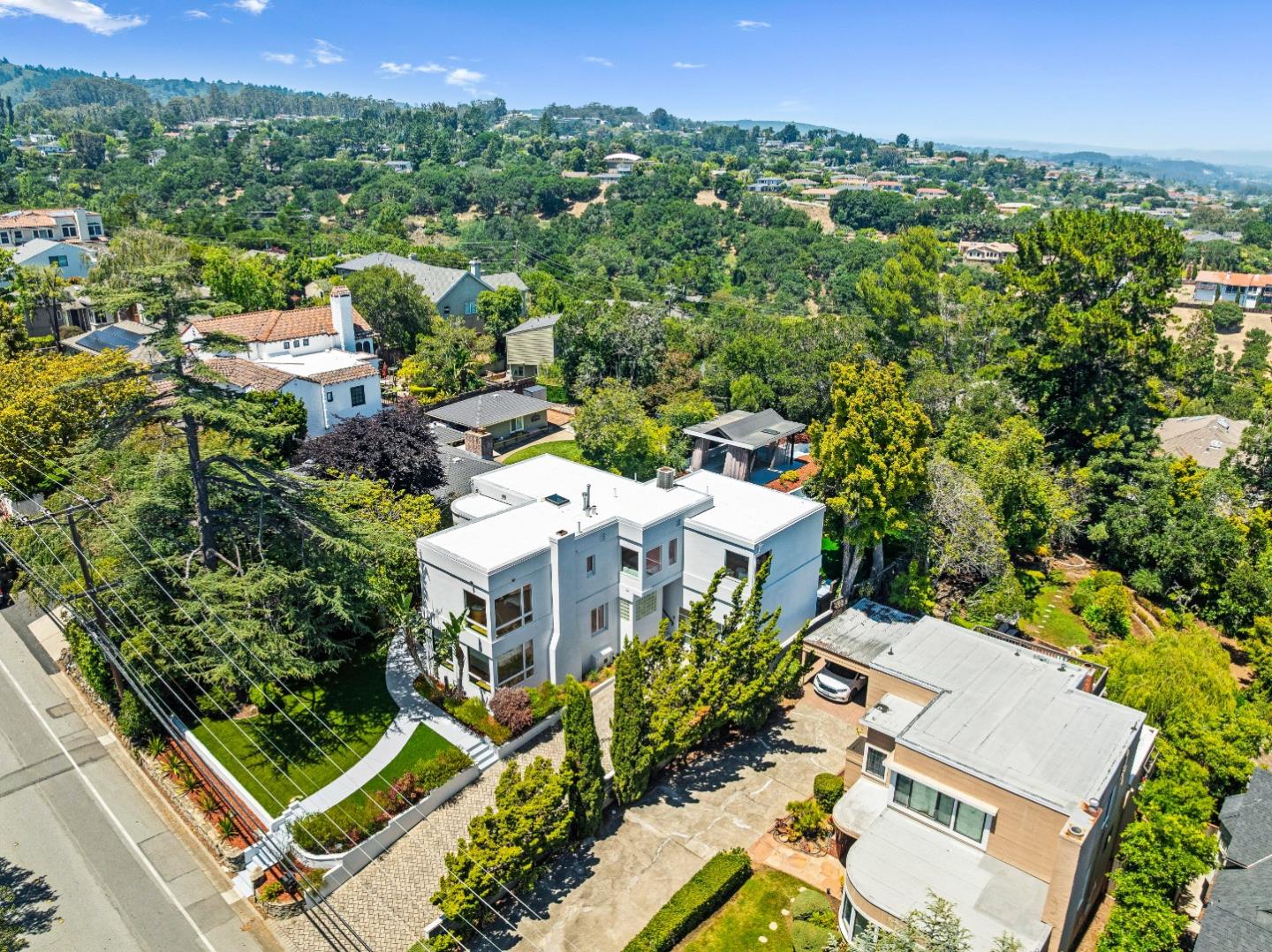 2912 Hillside Drive