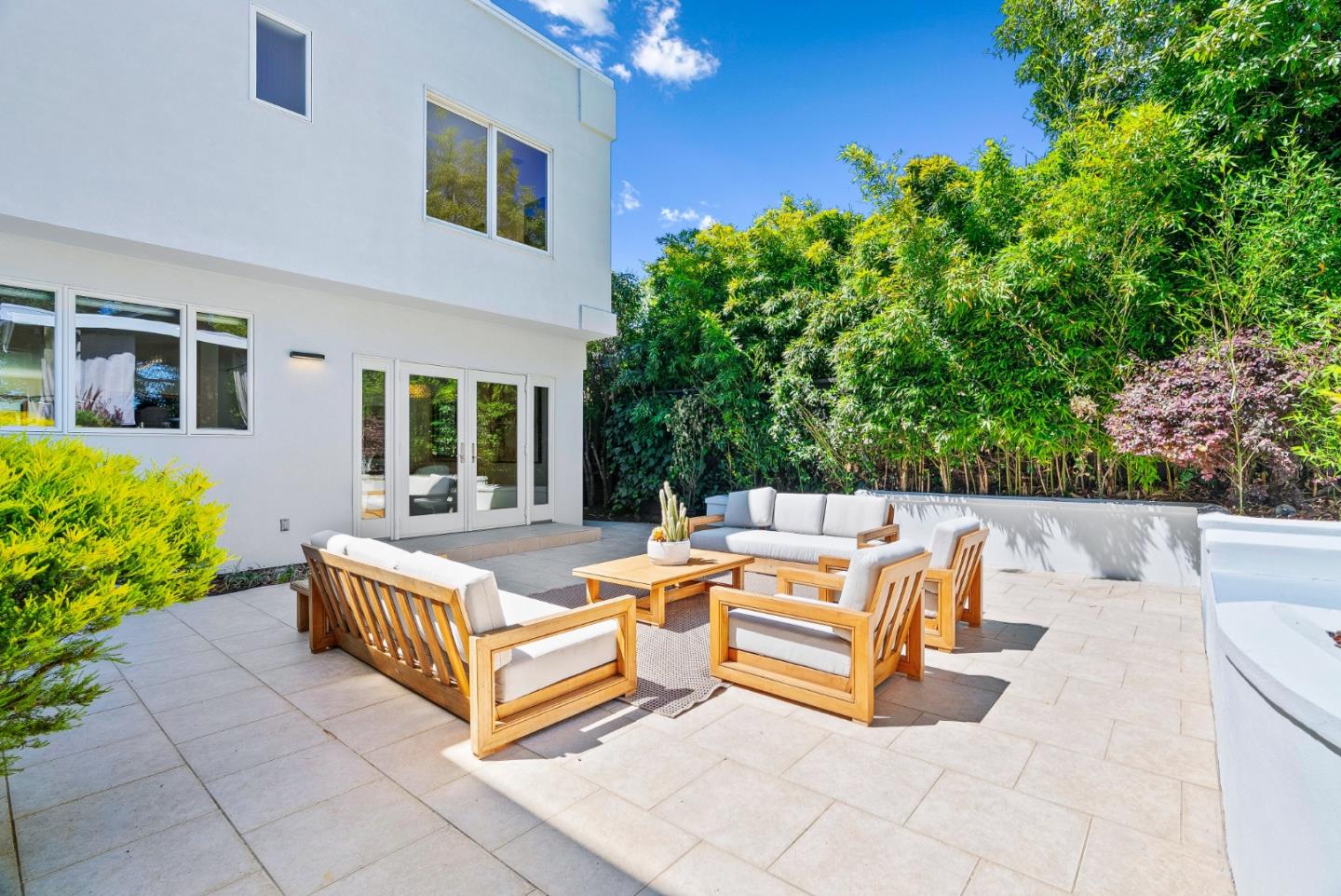 2912 Hillside Drive
