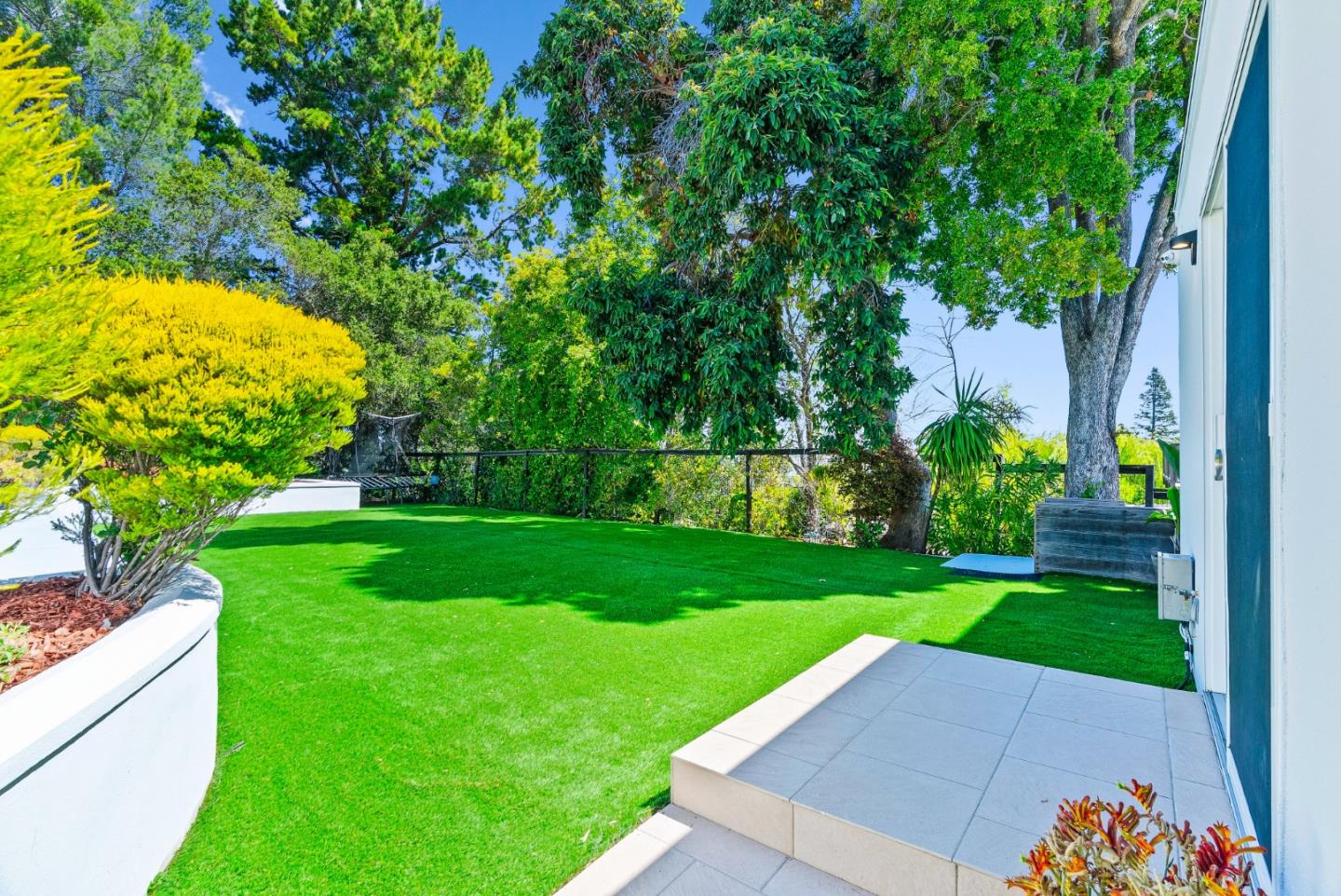 2912 Hillside Drive