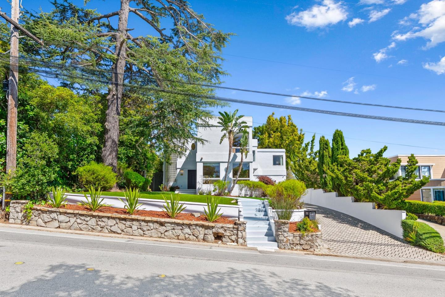 2912 Hillside Drive