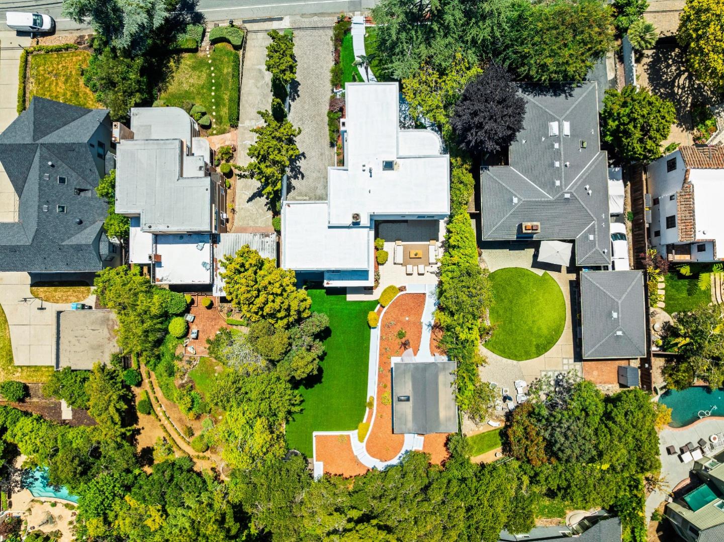 2912 Hillside Drive