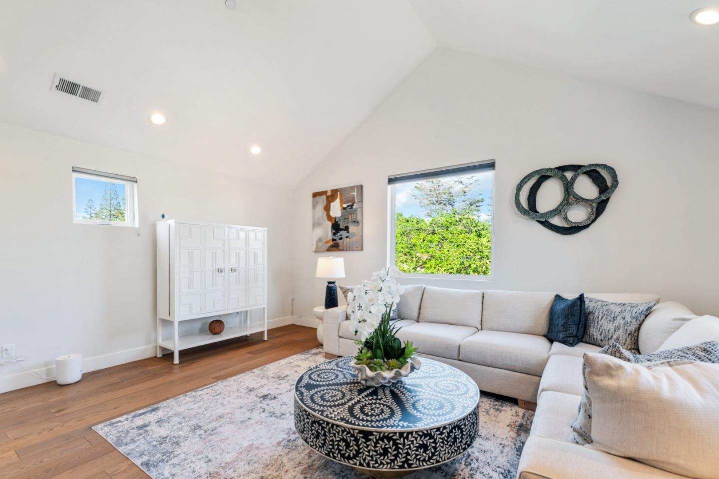16 Hillview Avenue