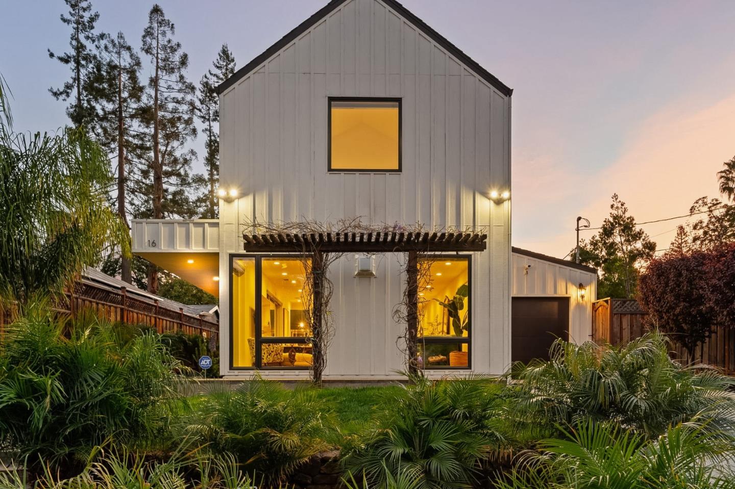 16 Hillview Avenue