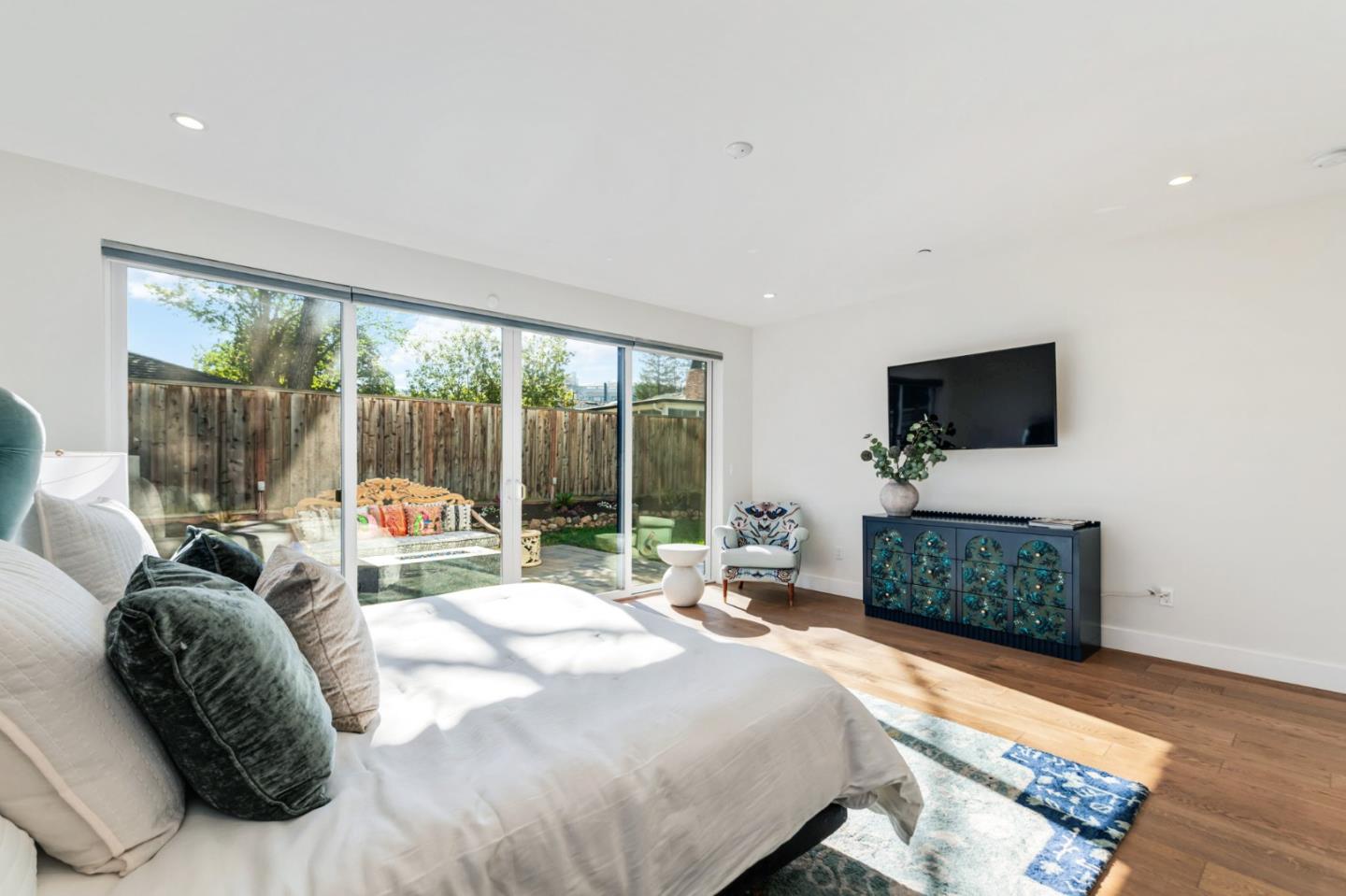 16 Hillview Avenue