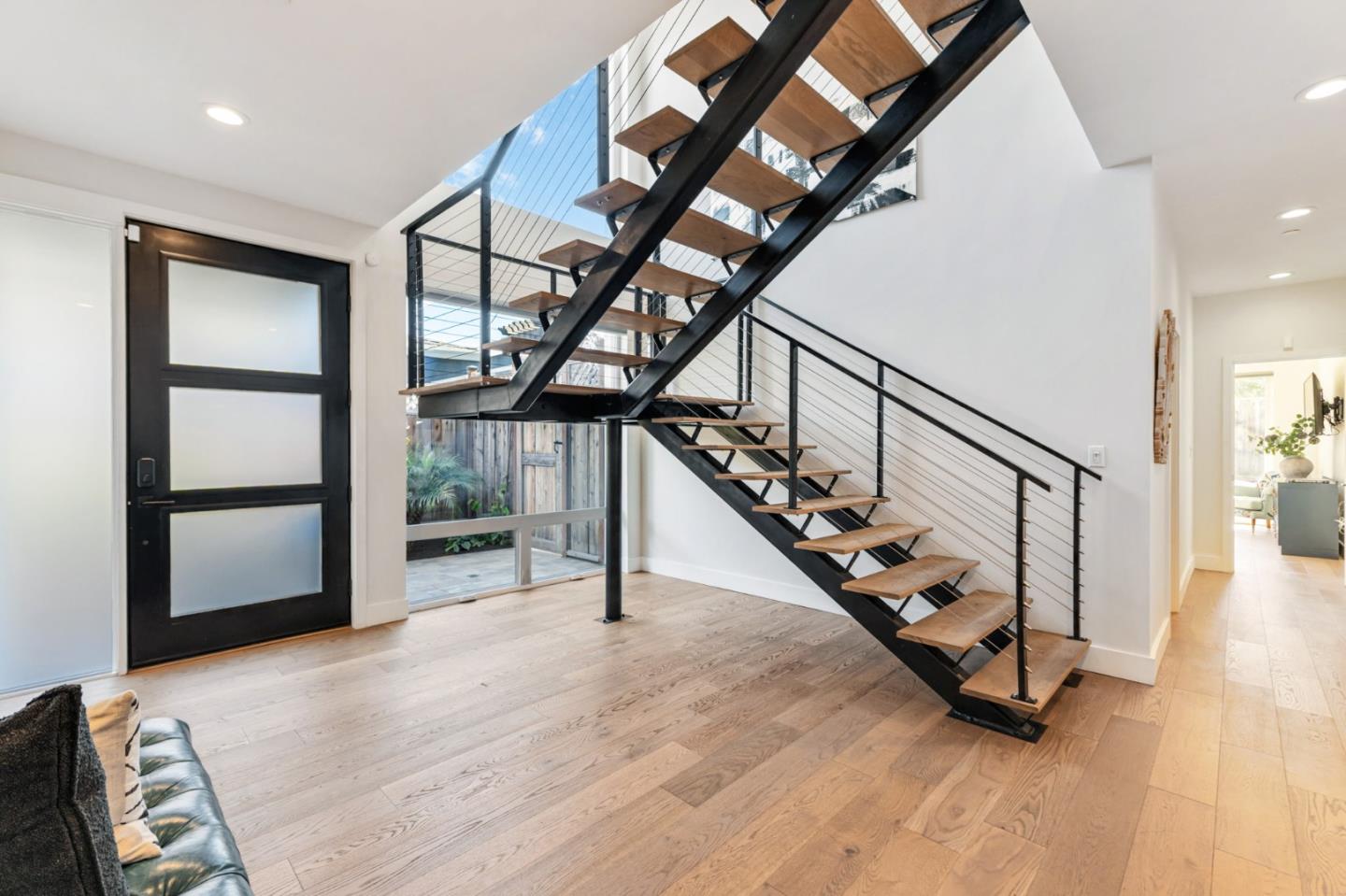 16 Hillview Avenue