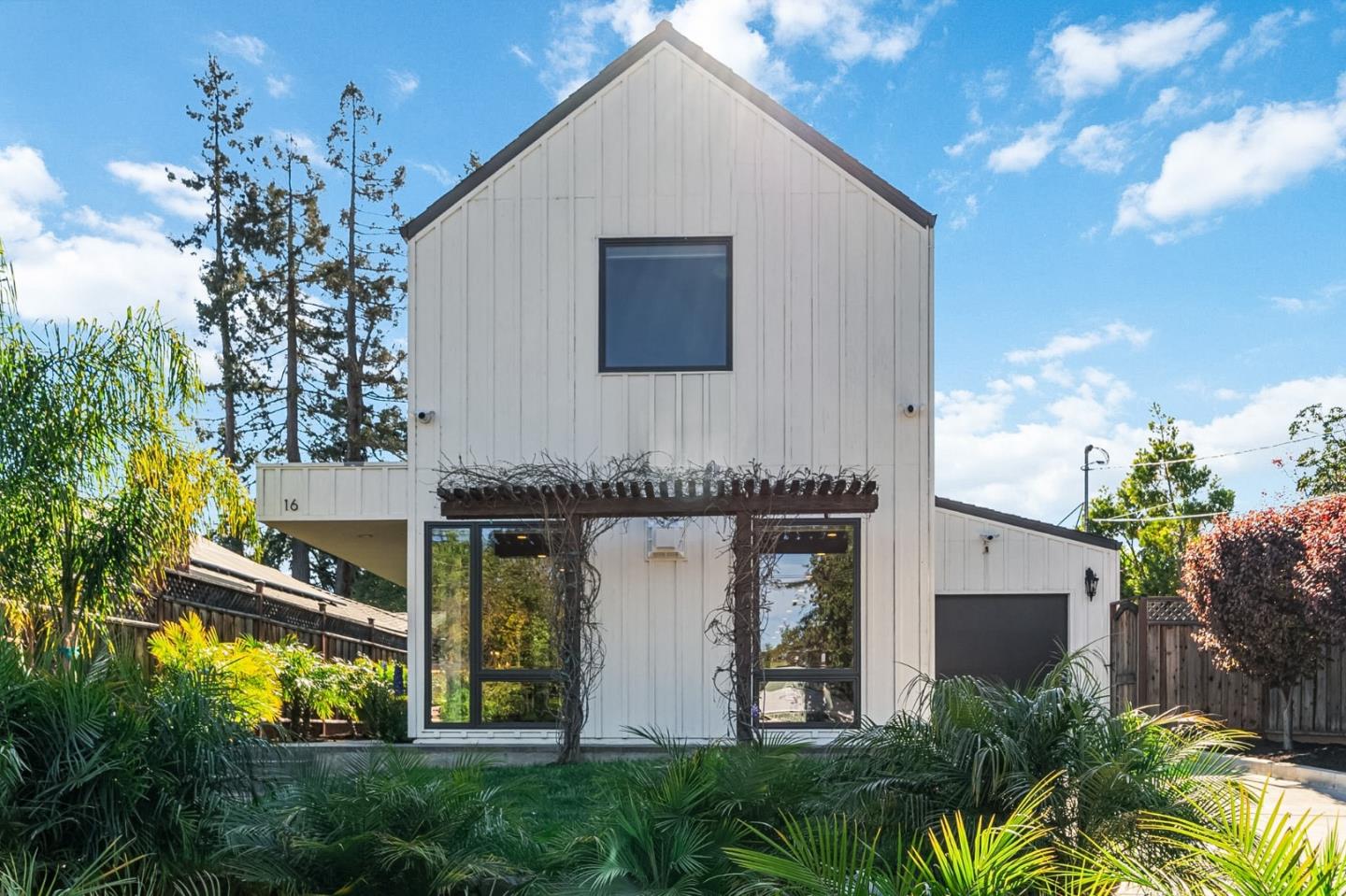 16 Hillview Avenue