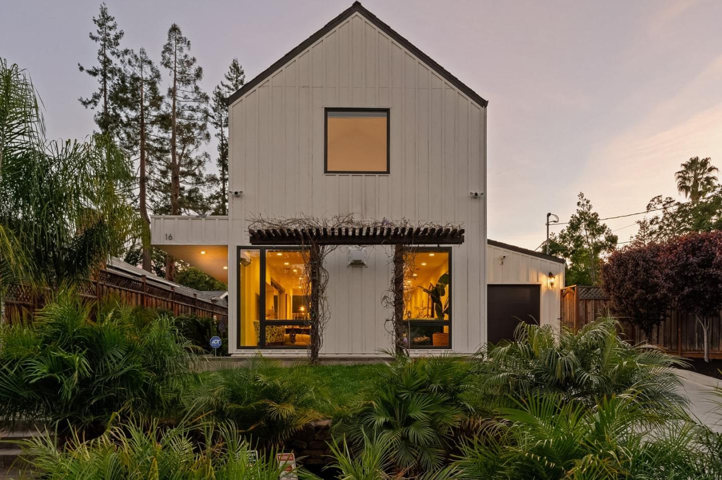 16 Hillview Avenue