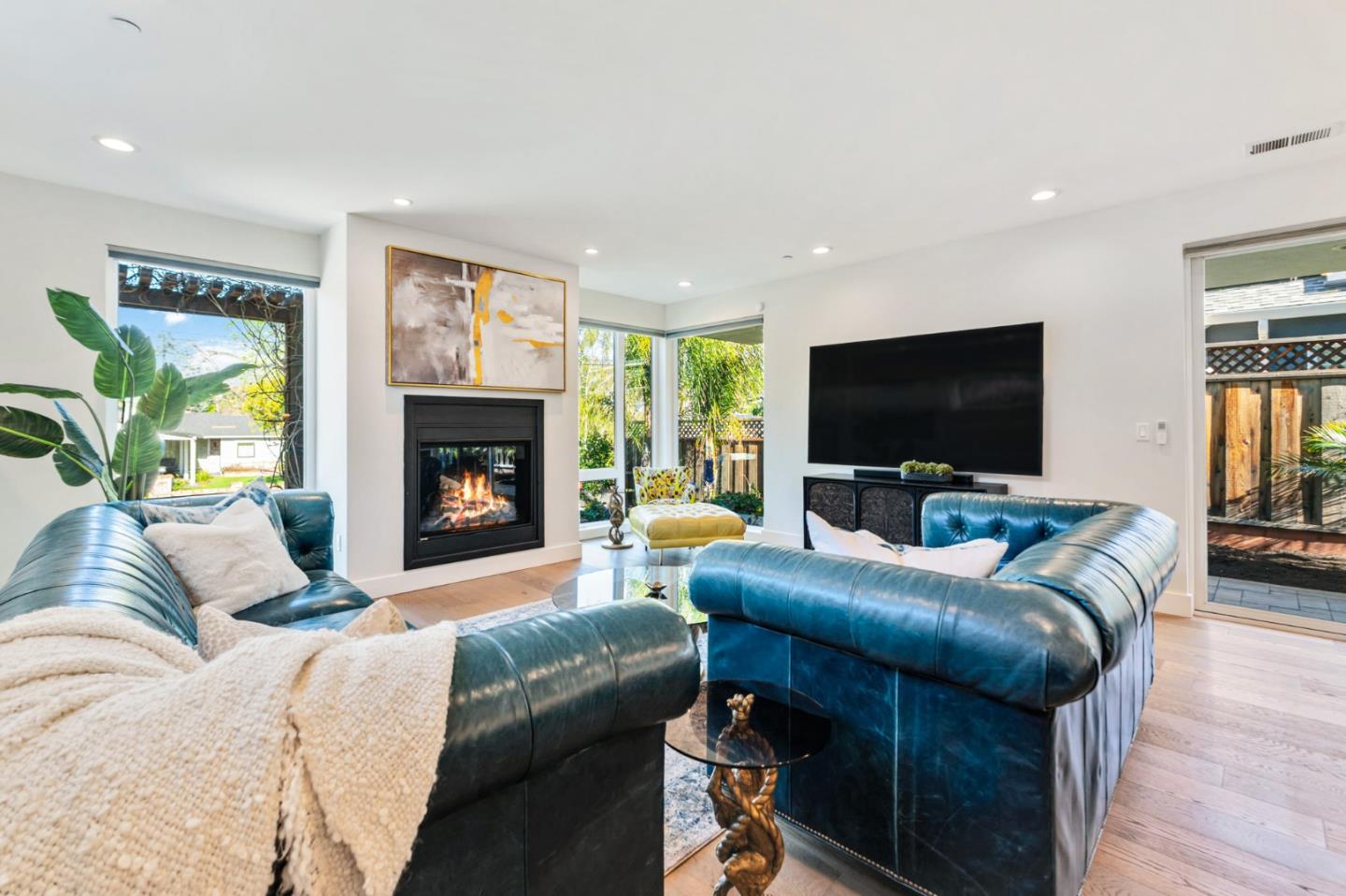 16 Hillview Avenue