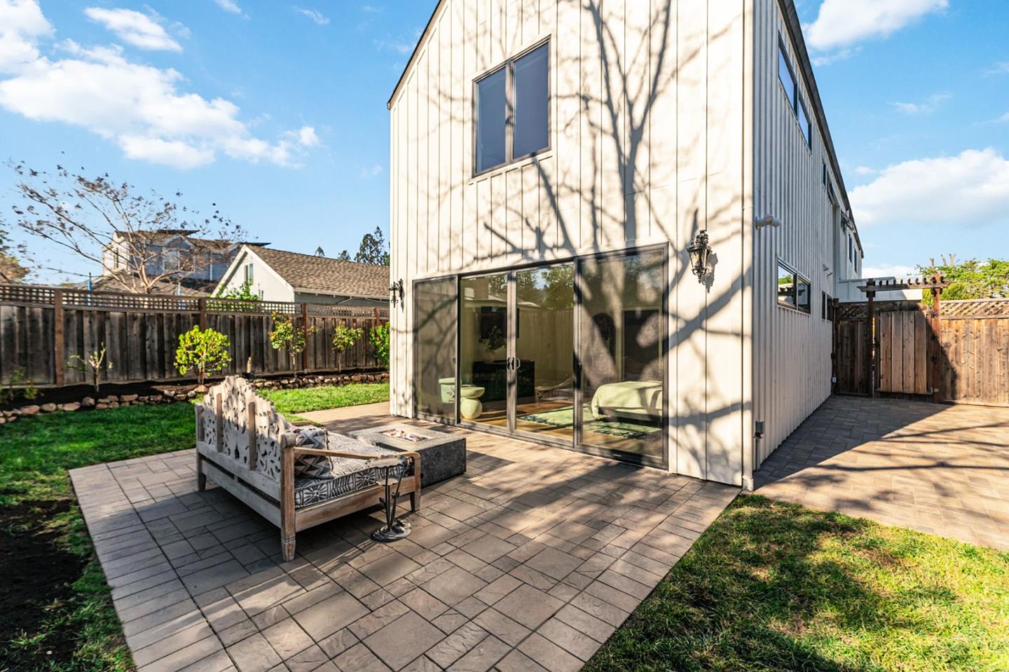 16 Hillview Avenue