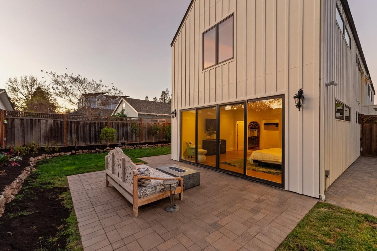 16 Hillview Avenue