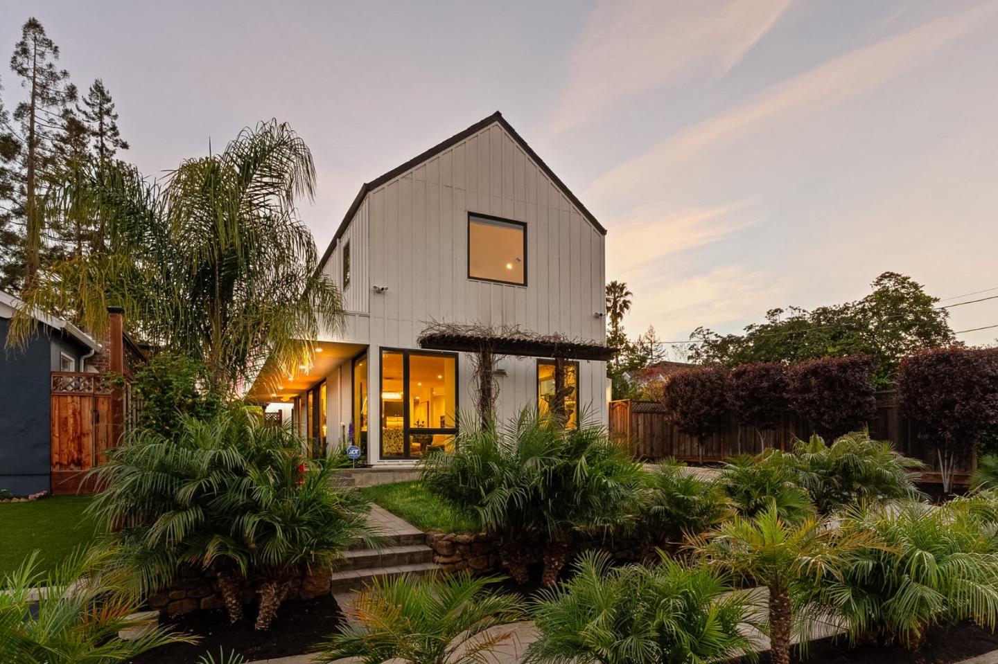 16 Hillview Avenue