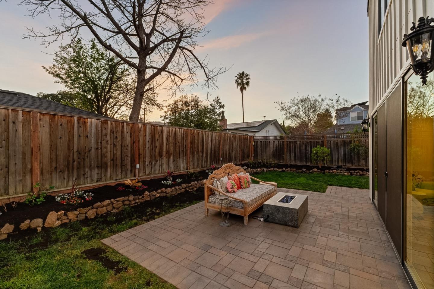 16 Hillview Avenue
