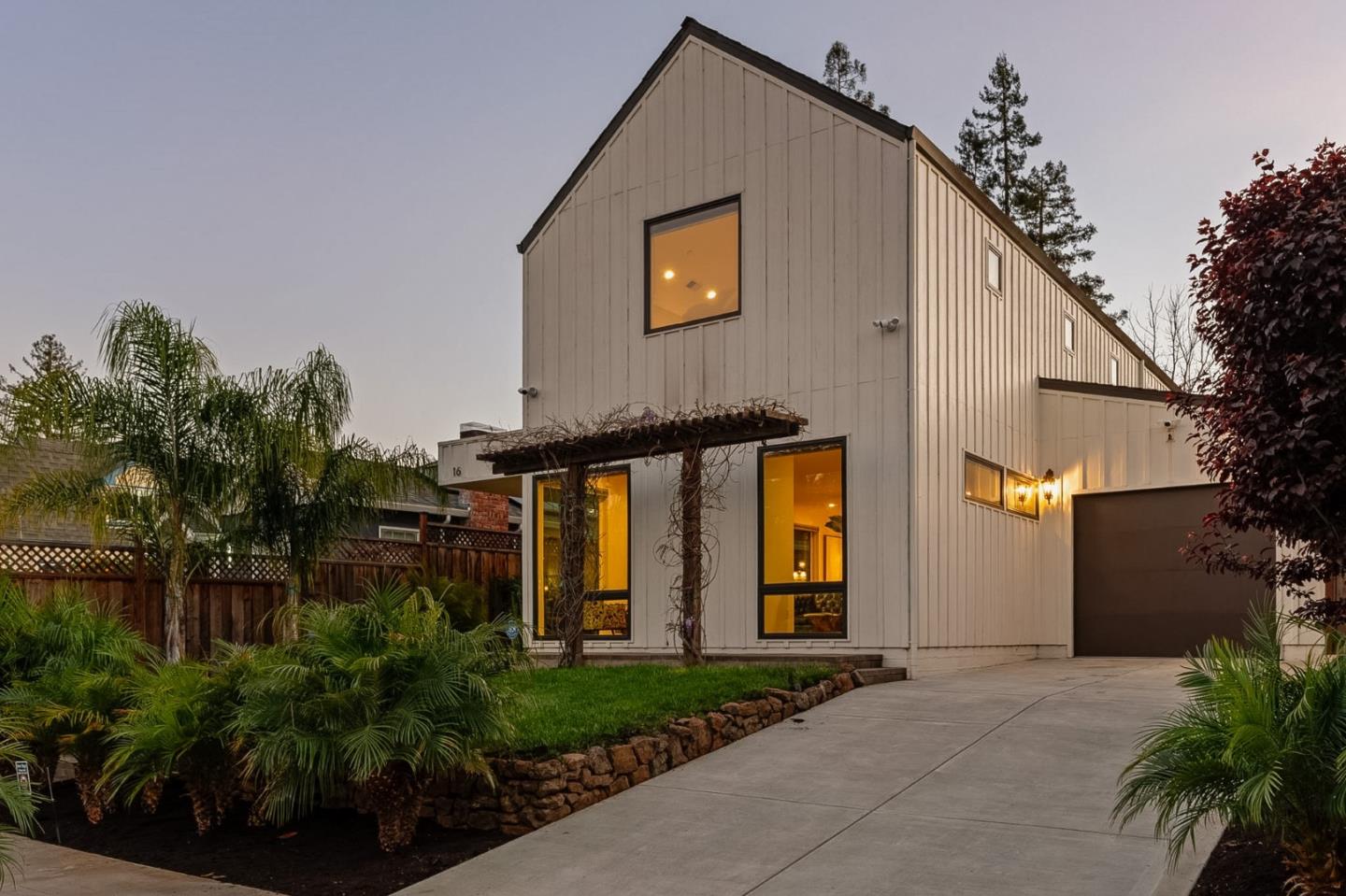 16 Hillview Avenue