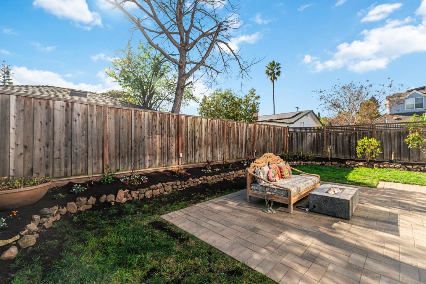 16 Hillview Avenue