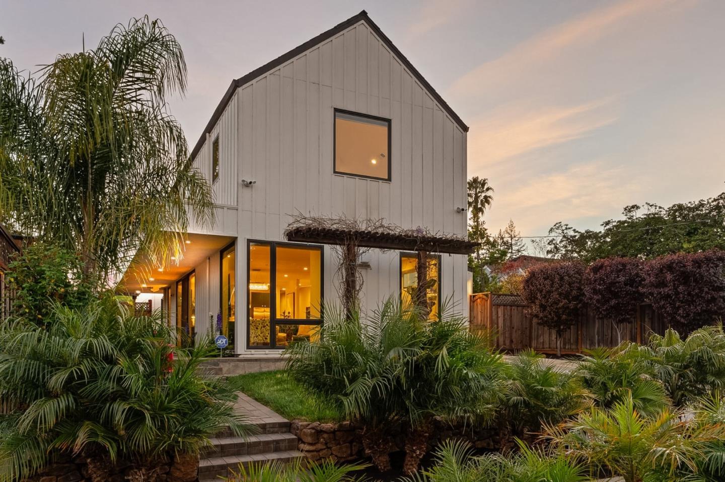 16 Hillview Avenue