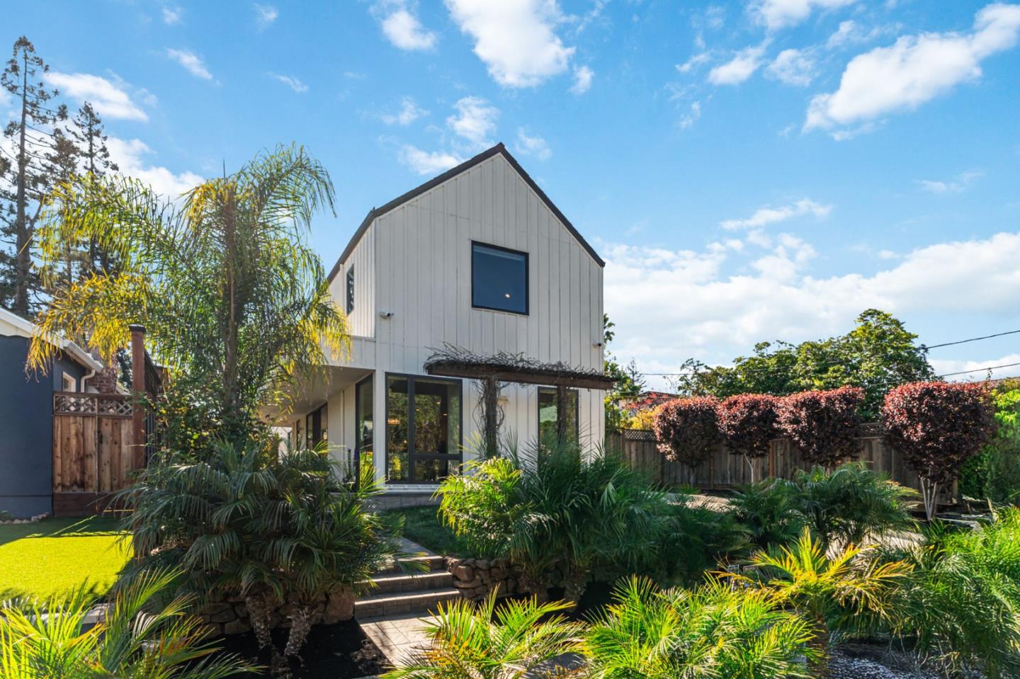 16 Hillview Avenue