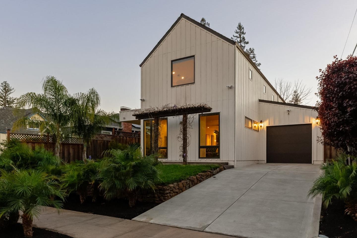 16 Hillview Avenue