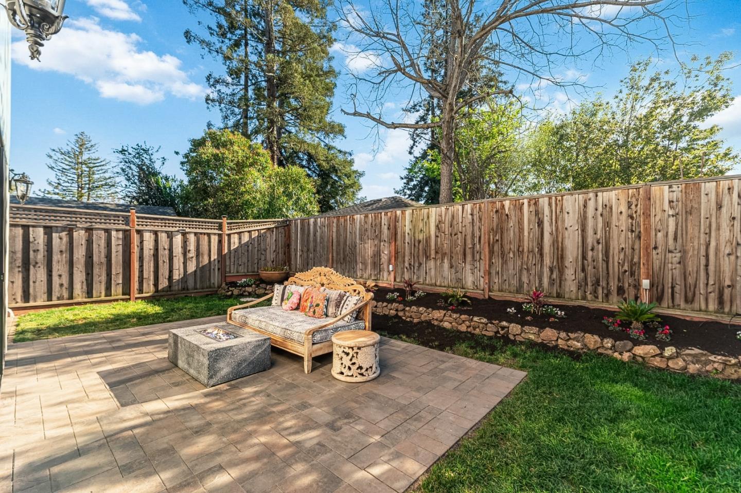 16 Hillview Avenue