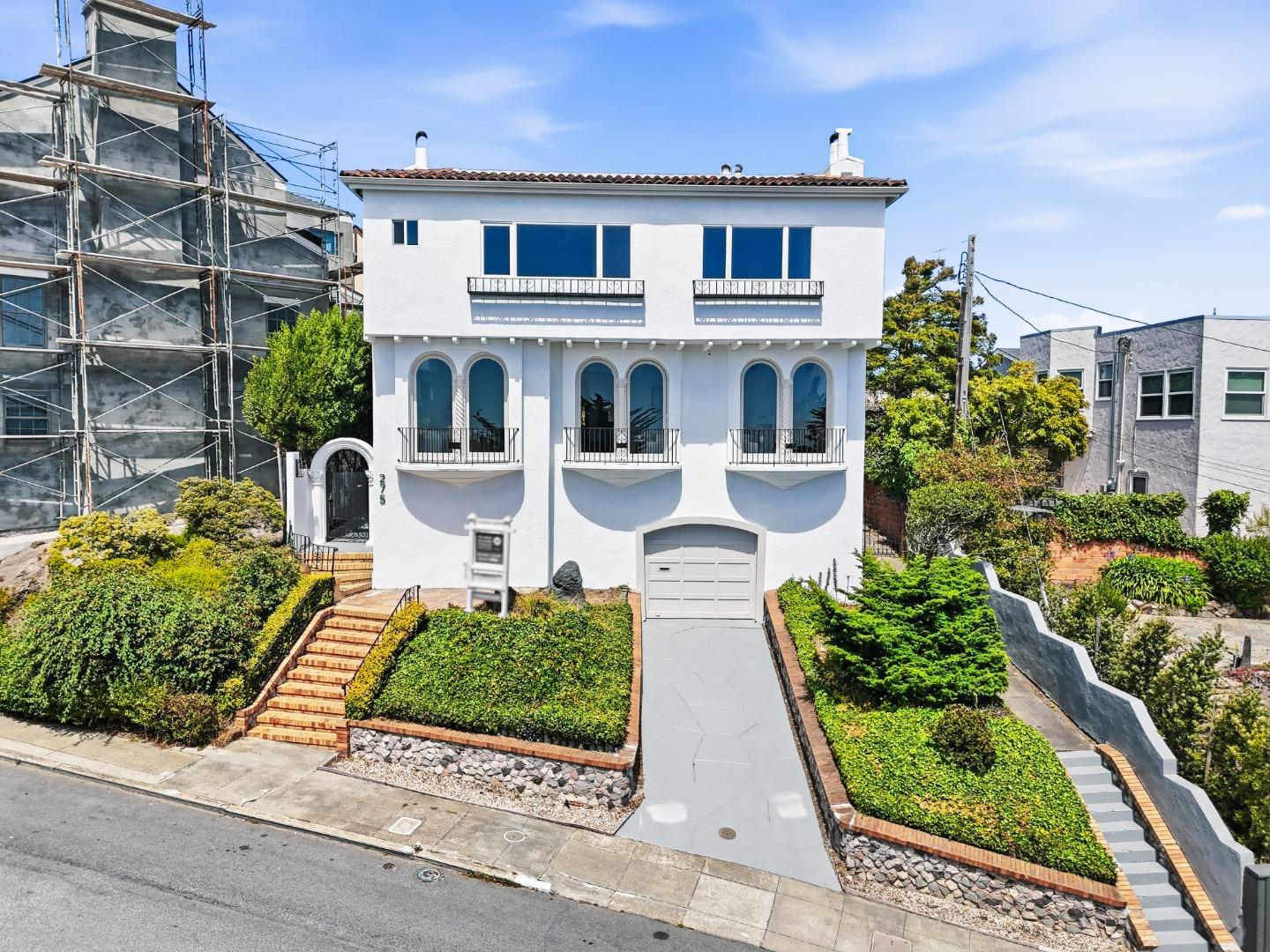 275 Maywood DR