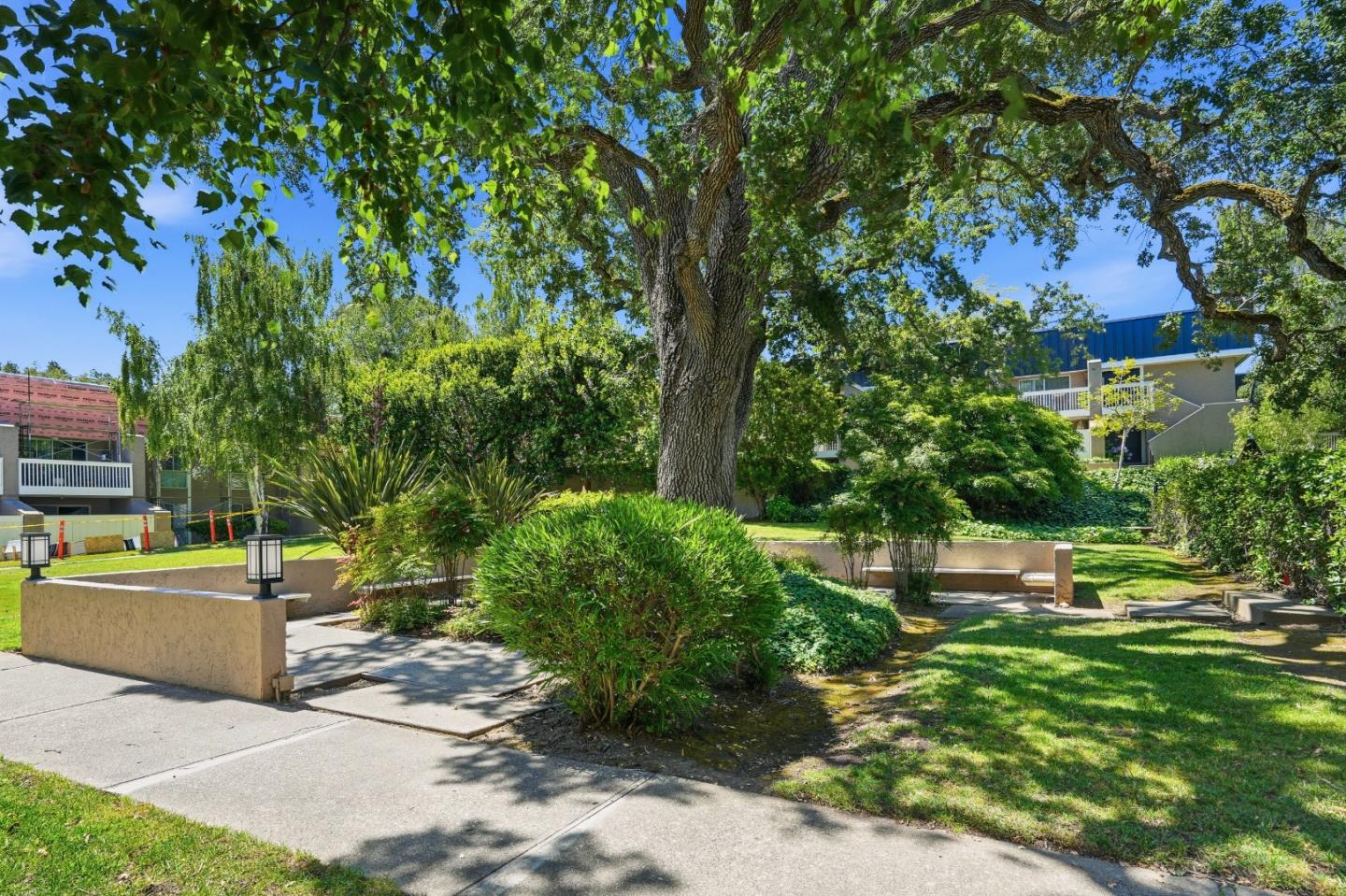 675 Sharon Park DR 208