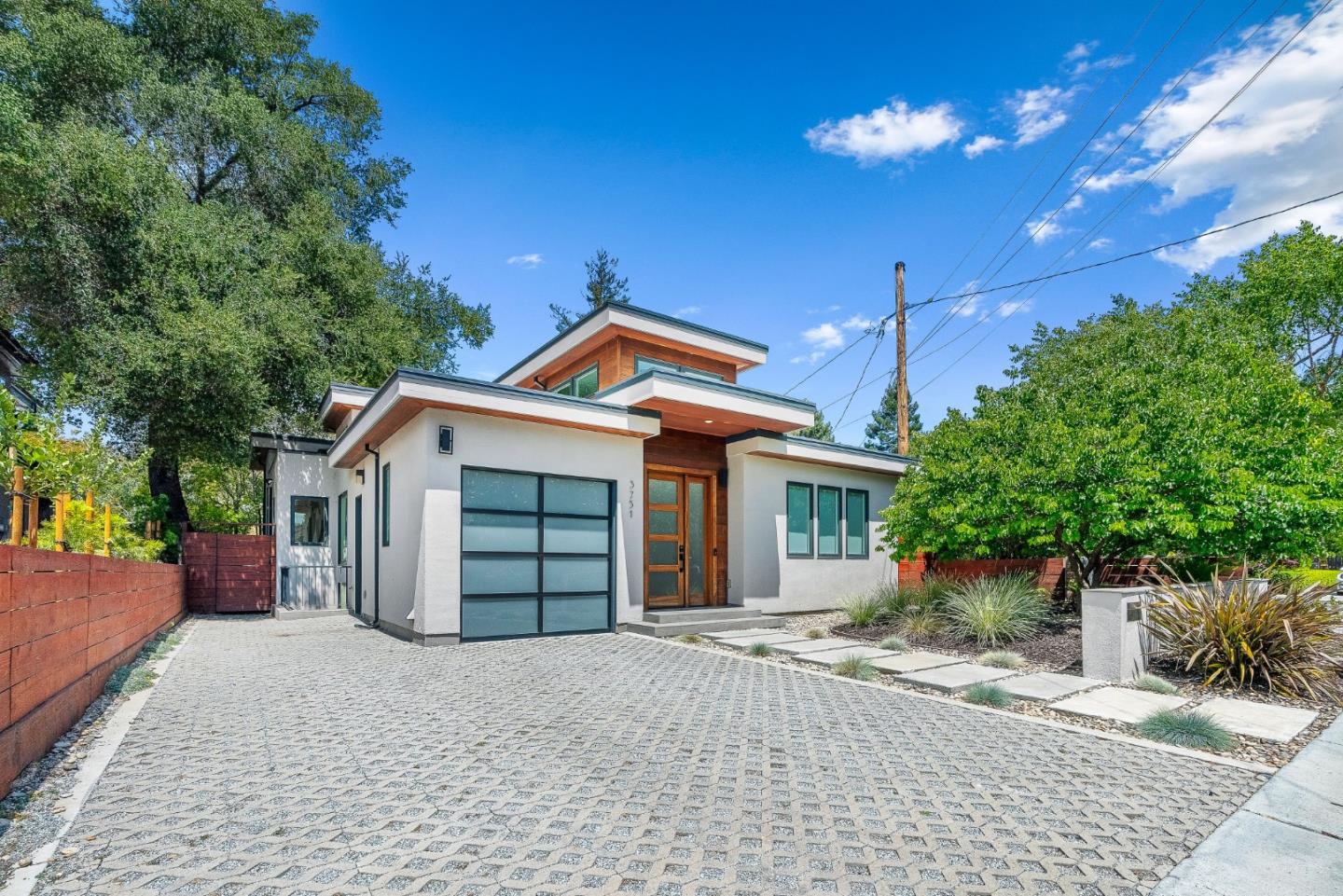 3751 El Centro ST