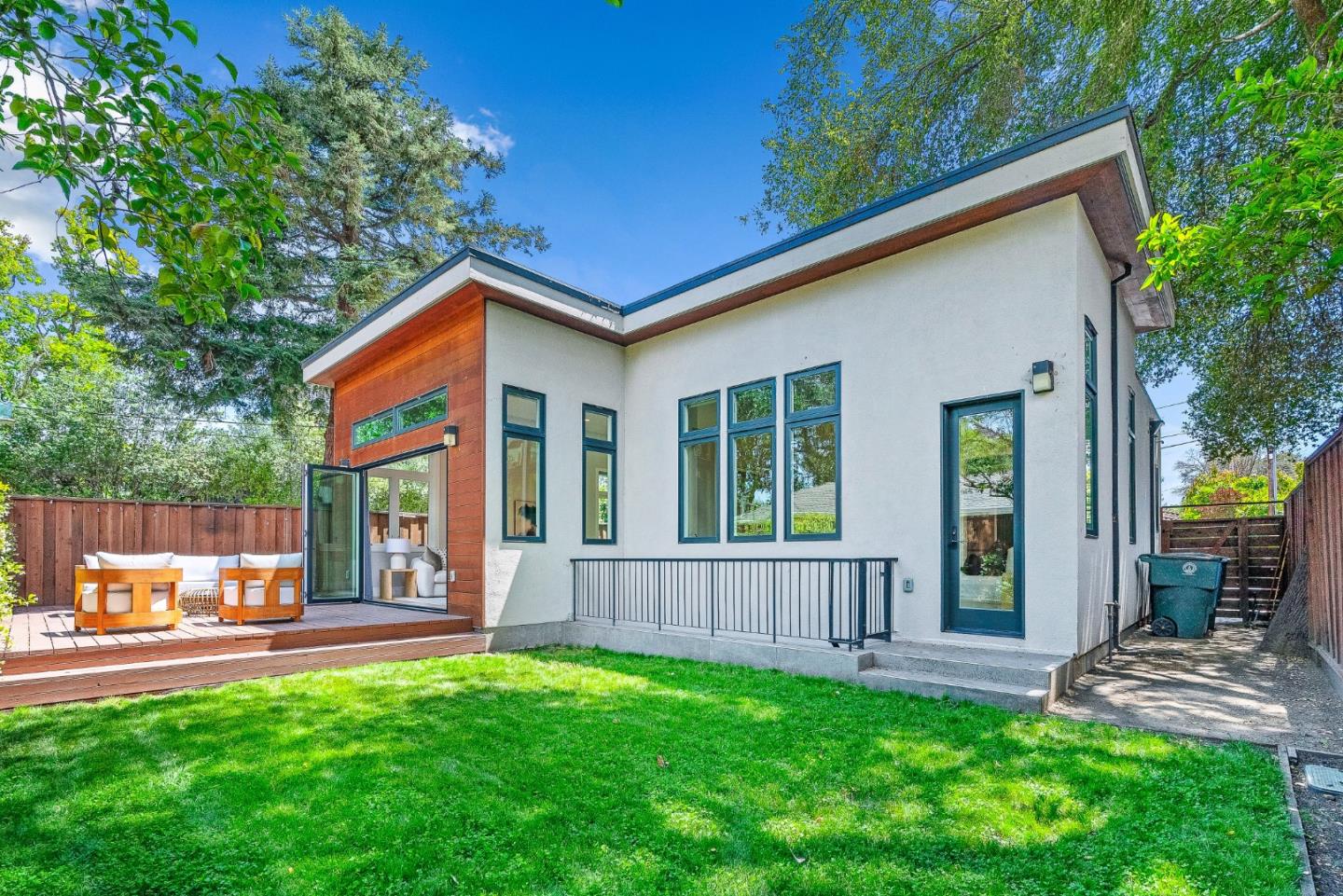 3751 El Centro ST