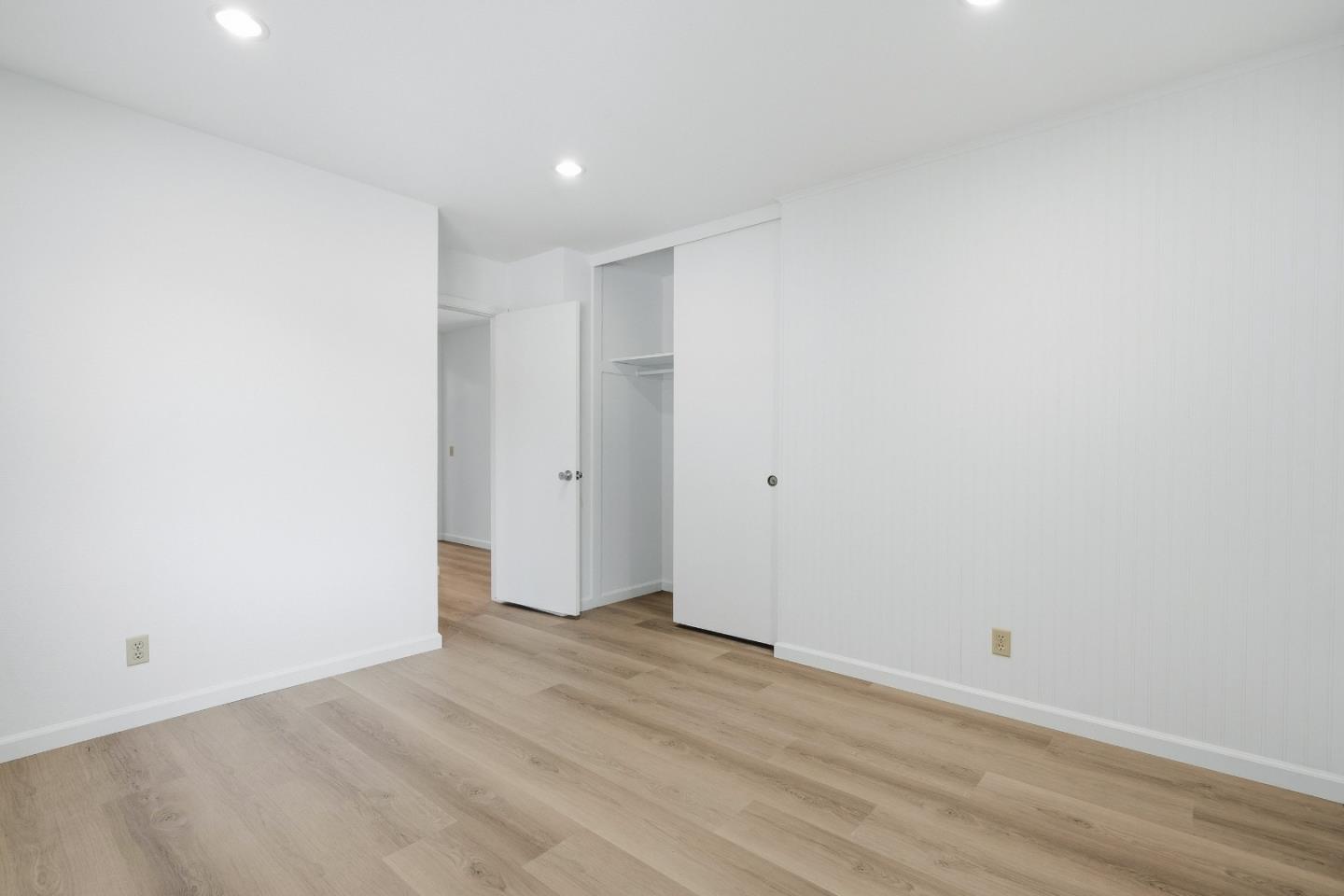 3476 Noble AVE