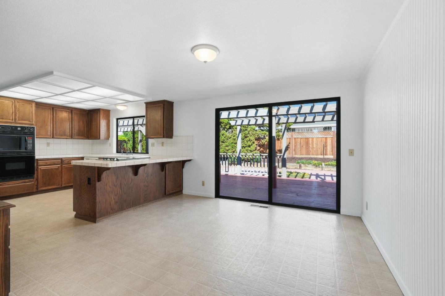 3476 Noble AVE