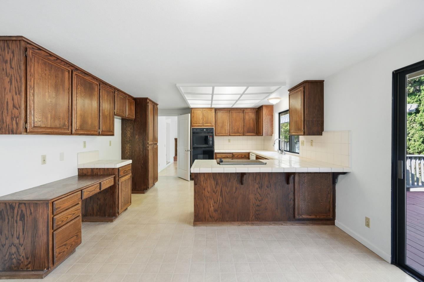 3476 Noble AVE