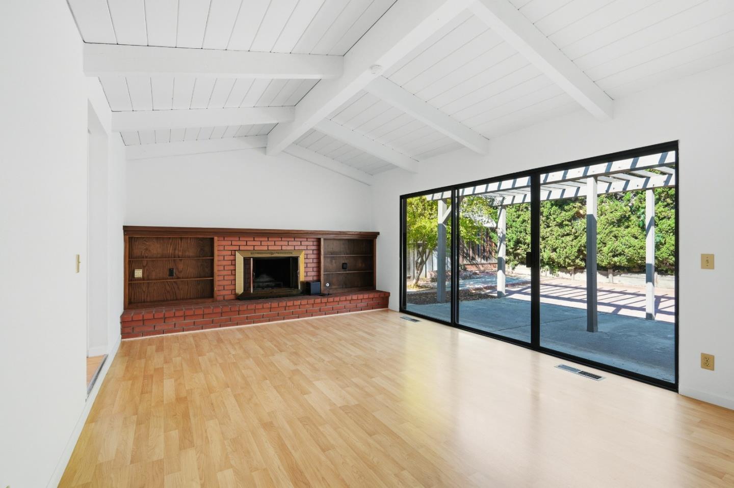 3476 Noble AVE