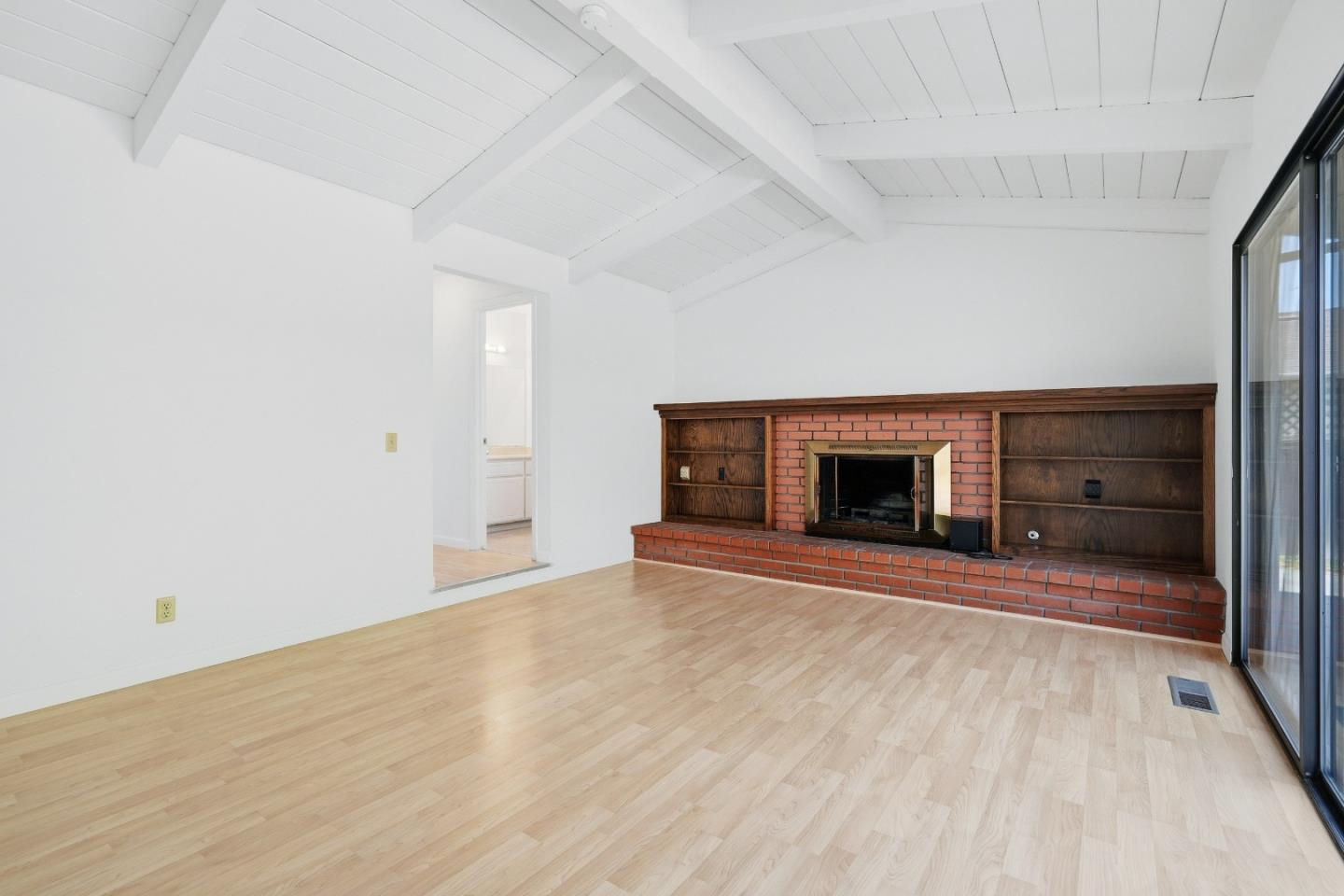 3476 Noble AVE