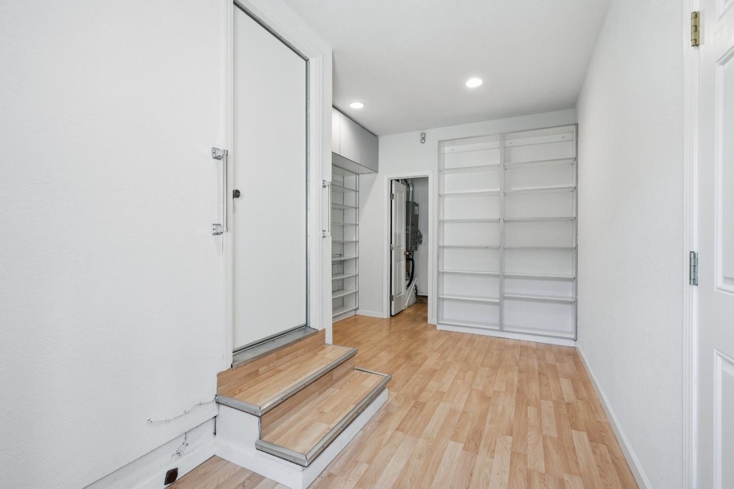 3476 Noble AVE