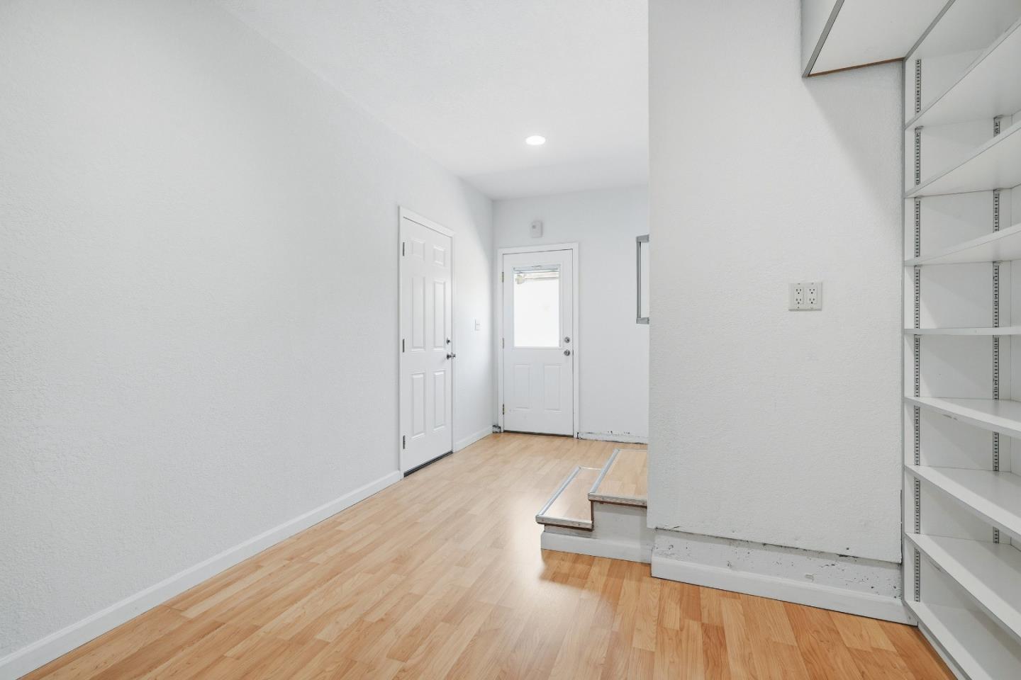 3476 Noble AVE