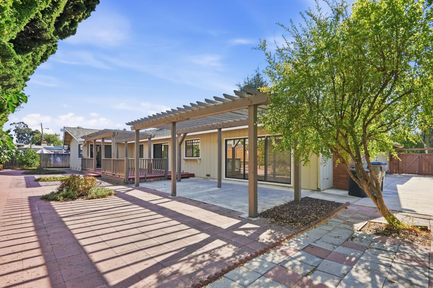 3476 Noble AVE