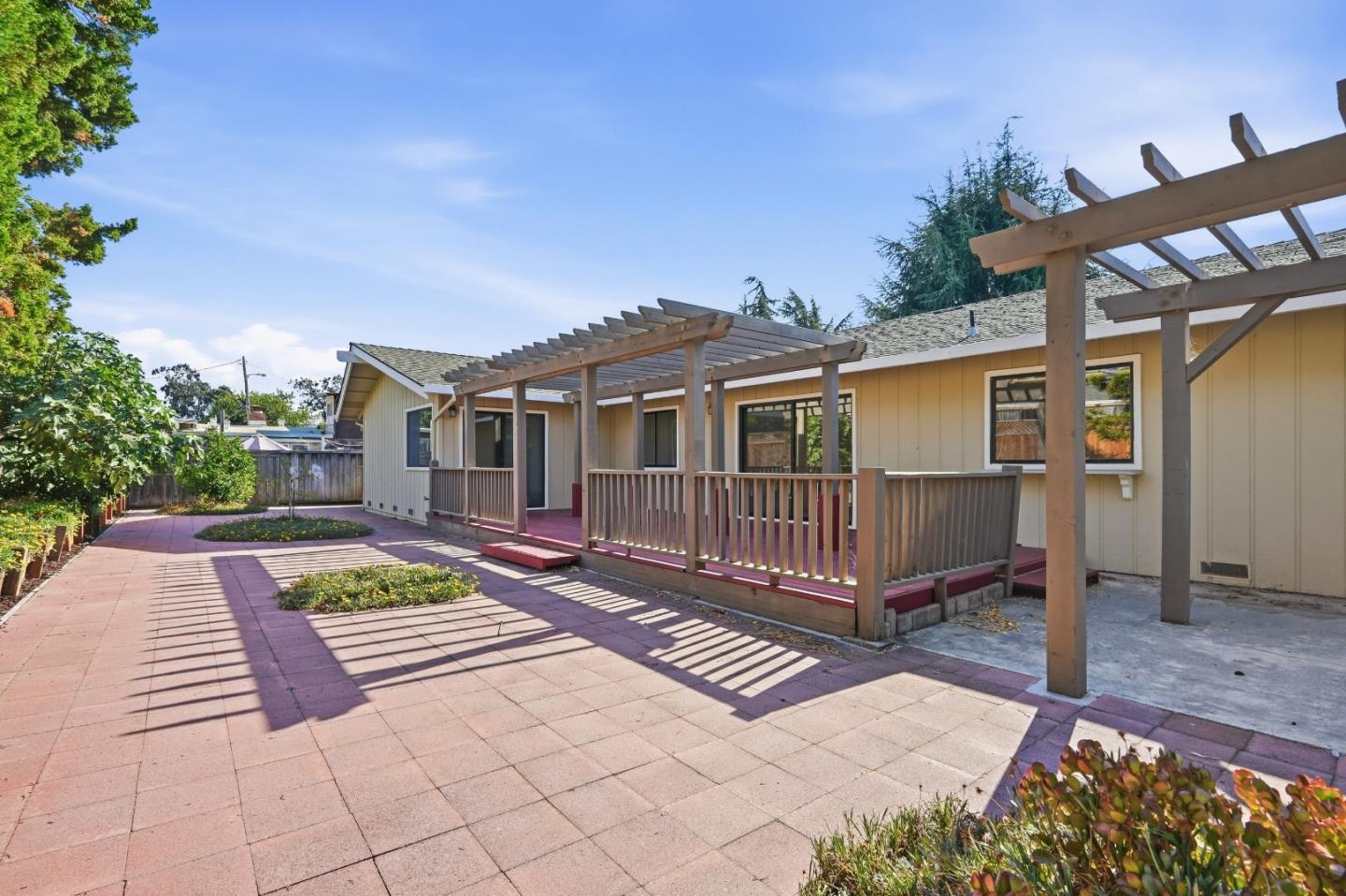 3476 Noble AVE