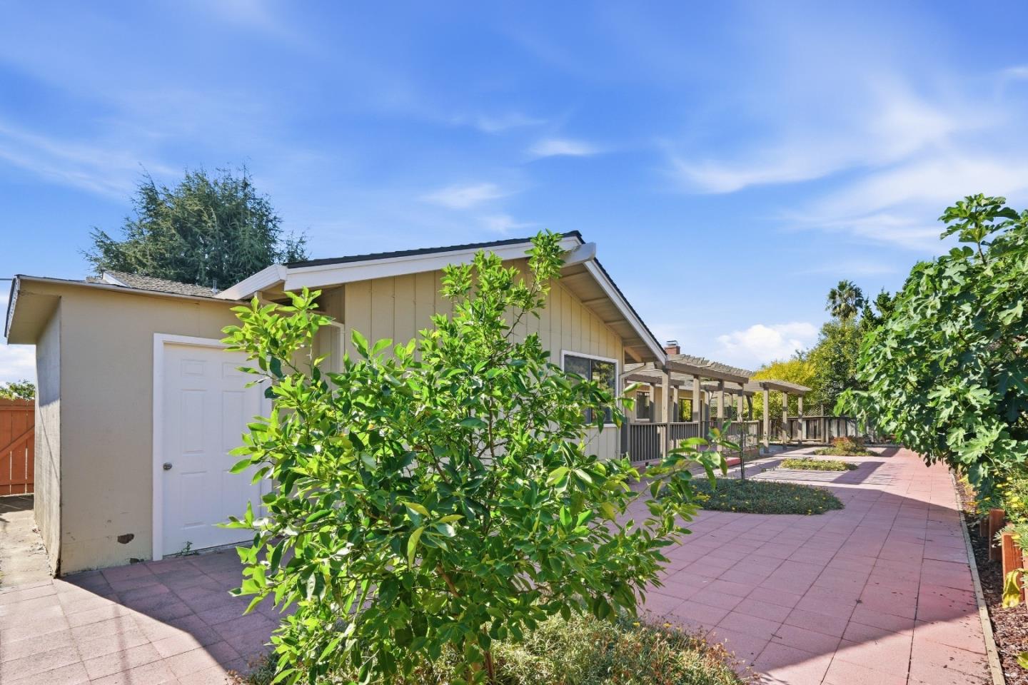 3476 Noble AVE