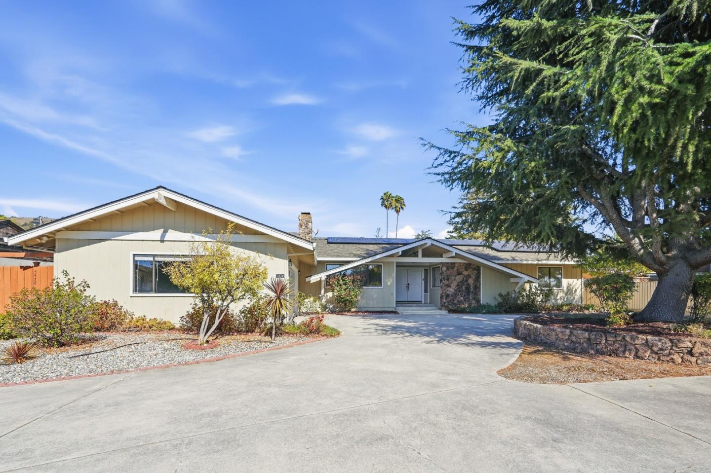 3476 Noble AVE