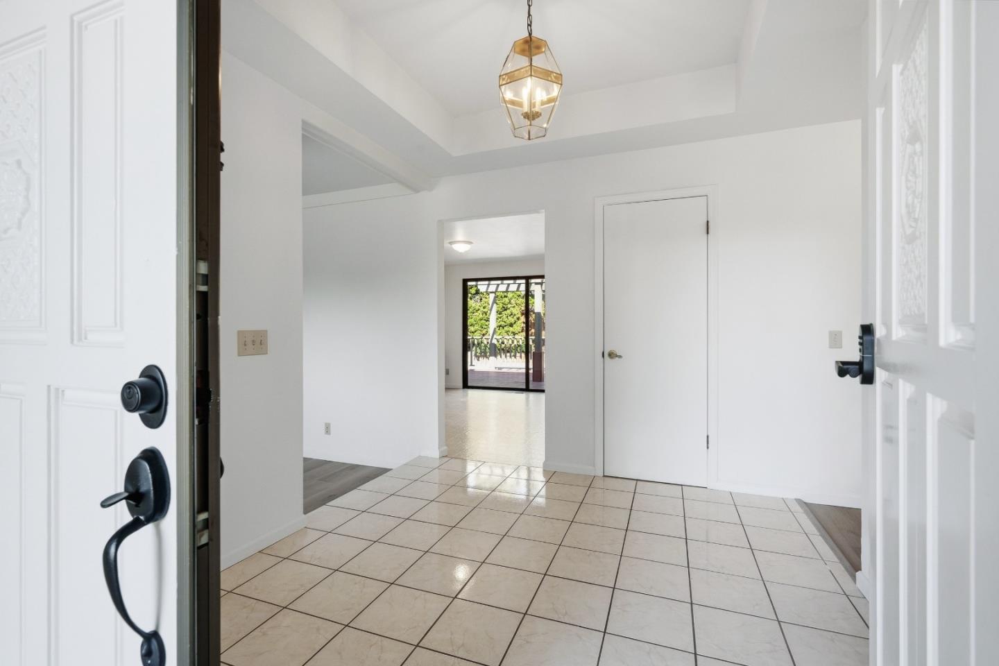 3476 Noble AVE