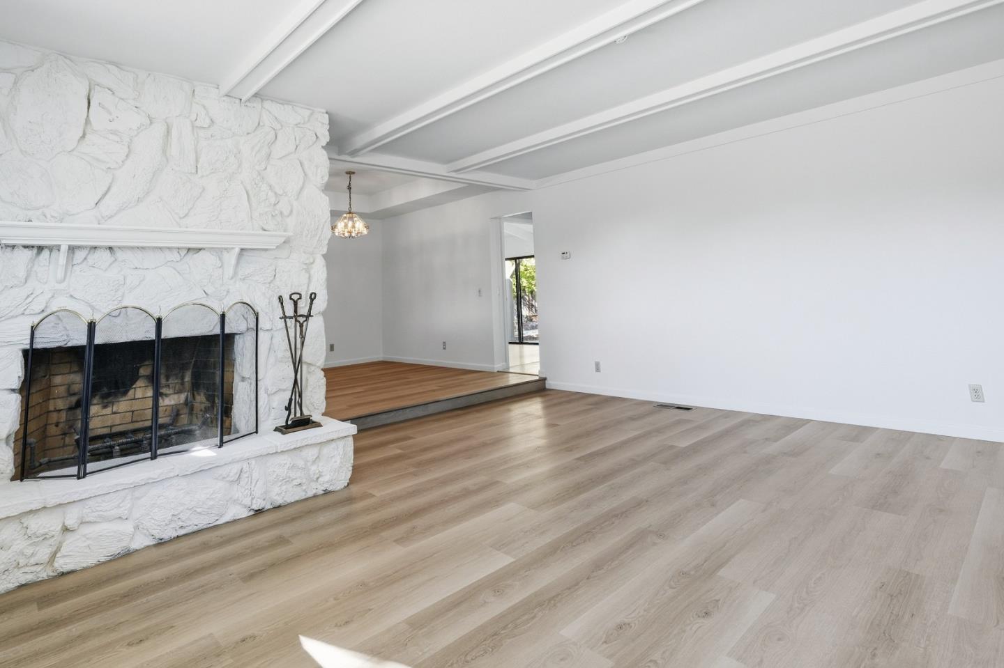 3476 Noble AVE