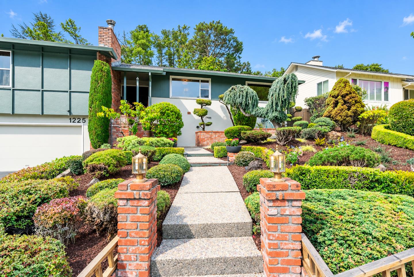1225 Murchison Dr