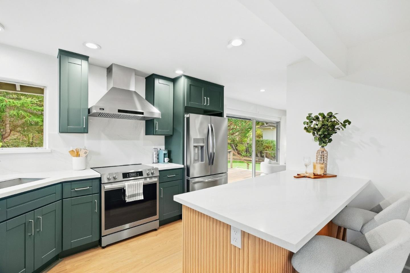 1225 Murchison Dr