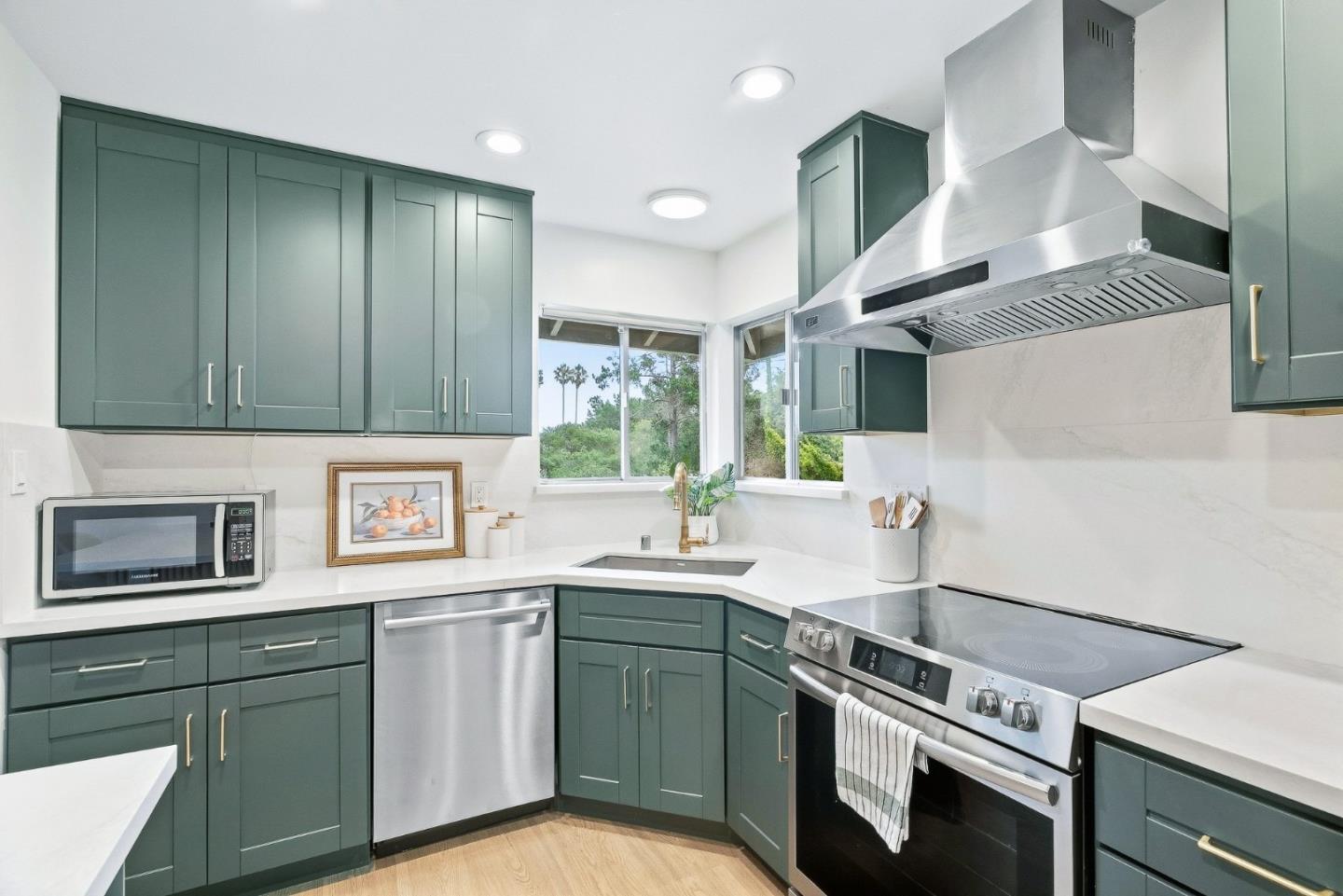 1225 Murchison Dr