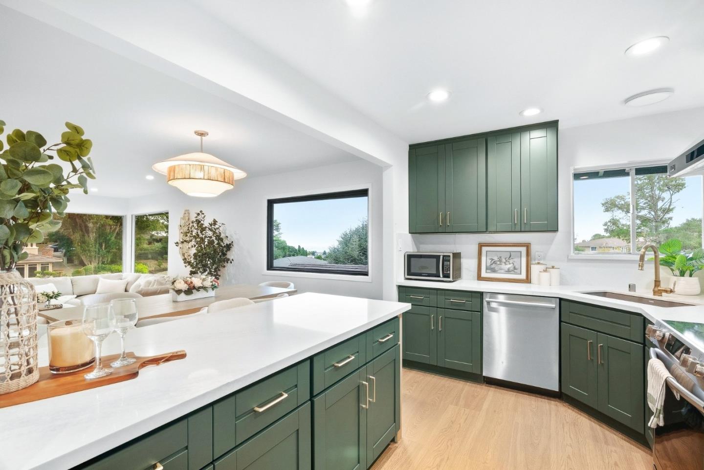 1225 Murchison Dr