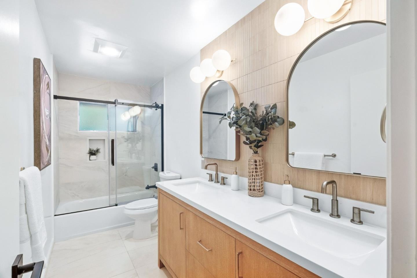 1225 Murchison Dr